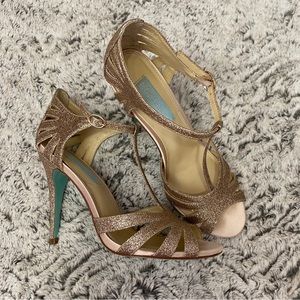 Blue by Betsey Johnson Tee Champagne Glitter Dress Sandals Size 8